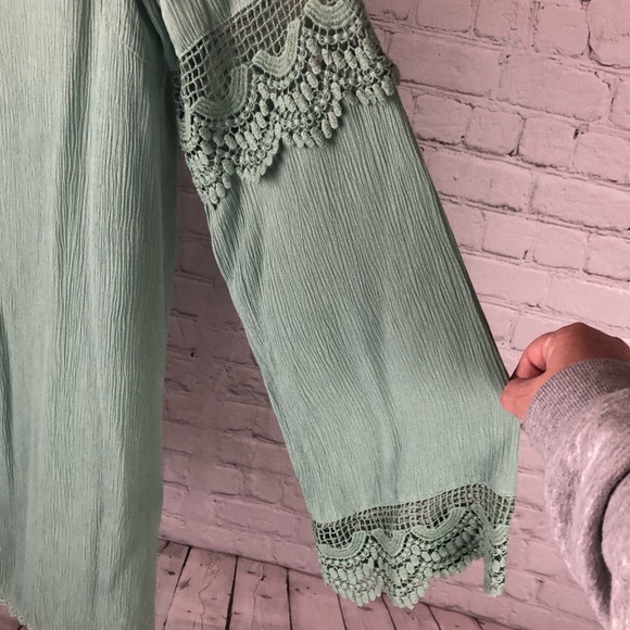 DRESS - Women's Soieblu Crinkle V-Neck Mini Dress in Malachite Green. Size M - Picture 10 of 15